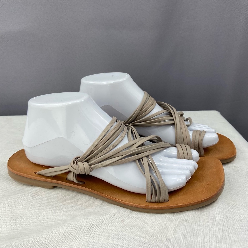 Matisse Taupe Rogue Strappy Toe Loop Flat Sandals Size 10 summer beach boho